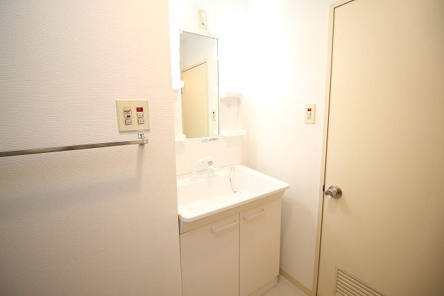 アーバンハイツ上町の独立洗面台|独立洗面台、朝の身支度には欠かせません