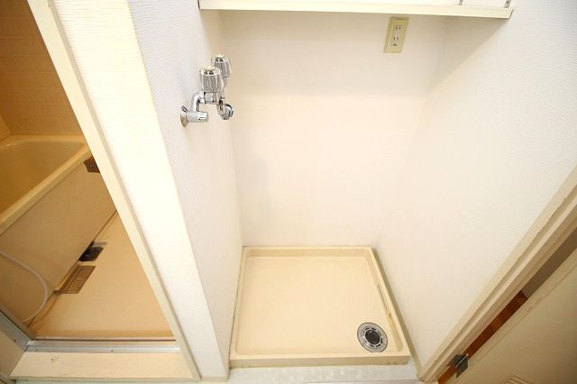 アーバンハイツ上町の洗面所|明るい洗面所です