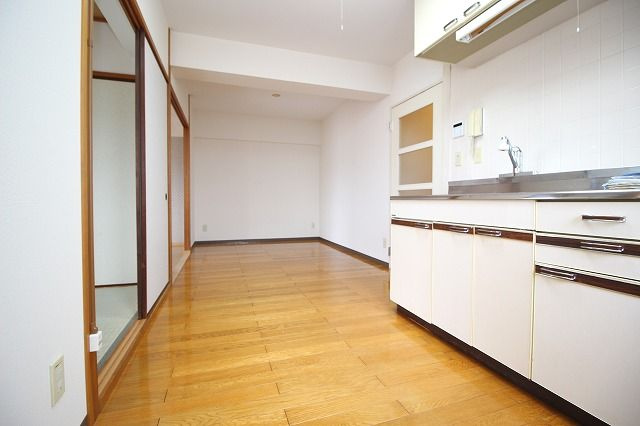 アーバンハイツ上町の居間・リビング|ゆったり過ごせる居間です