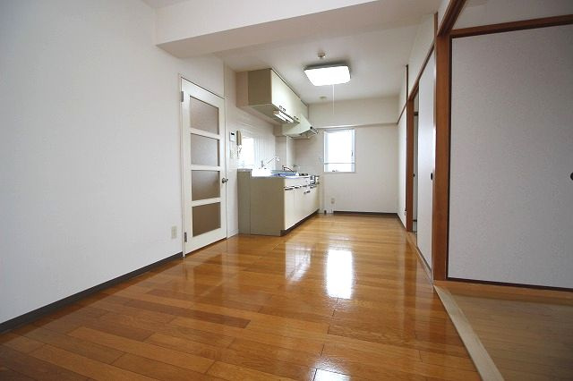 アーバンハイツ上町の居間・リビング|ゆったり過ごせるリビングです