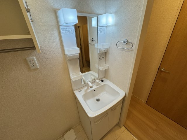 アインス B棟の洗面所|洗面洗髪化粧台