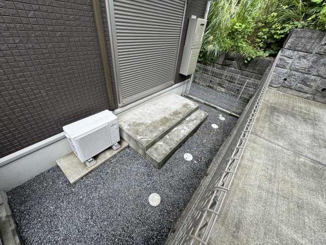 アインス B棟のバルコニー|専用庭