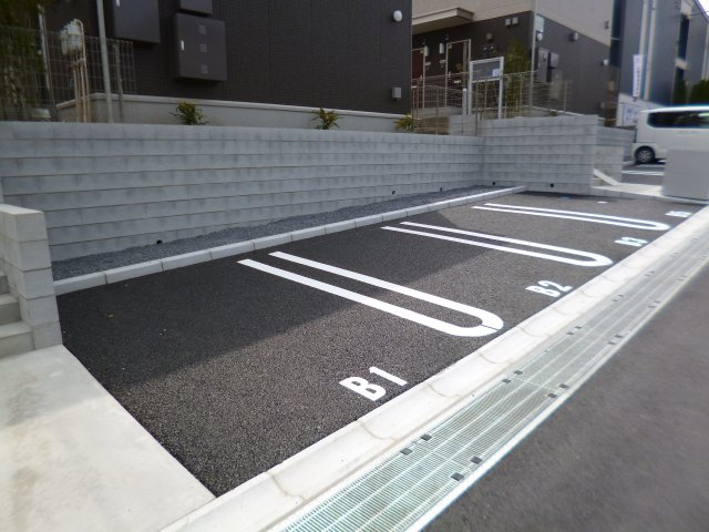 アインス B棟の駐車場|駐車場