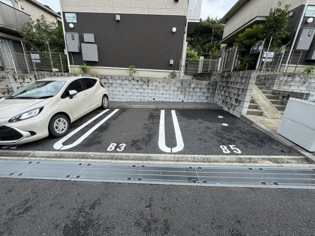 アインス B棟の駐車場|駐車場
