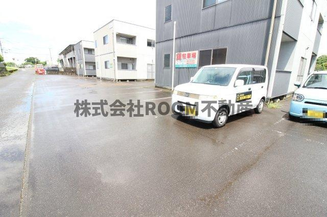 ラパン郡元の駐車場|駐車場があるので、車を買う予定の方も安心です