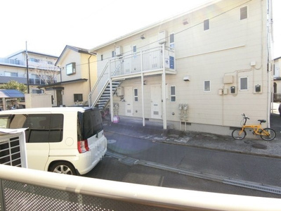 【展望】 | グランメール | 洋室6.4帖のお部屋の外にはお洗濯物を干す事が出来ます！南向きなので晴れた日のお洗濯物はよく乾きそう☆