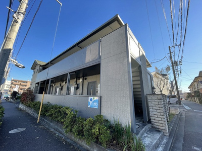 【外観】 | グランメール | 横浜線「鴨居」駅まで徒歩圏内！「ららぽーと横浜」までも徒歩圏内♪コンビニやドラッグストアが近くて便利な立地の2階建てアパートです☆