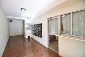 【エントランス】 | 現地見学や資料請求などお気軽にお問合せ下さい。
◎周辺環境とあわせて現地もご案内致します。