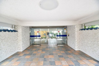 【エントランス】 | 現地見学や資料請求などお気軽にお問合せ下さい。
◎周辺環境とあわせて現地もご案内致します。