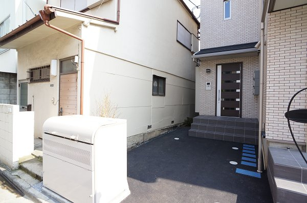 アーネラホームのロビー|ゴミステーション