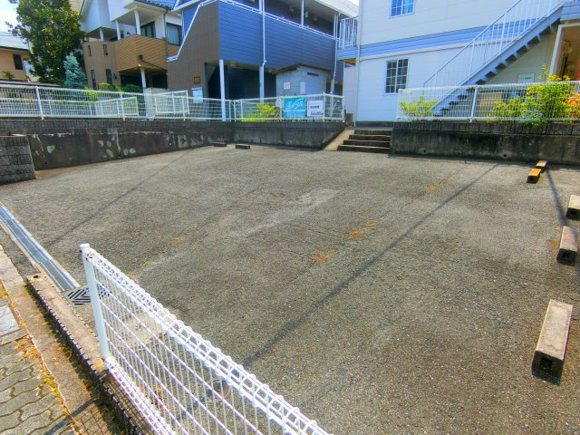 ハイツ深阪南の駐車場