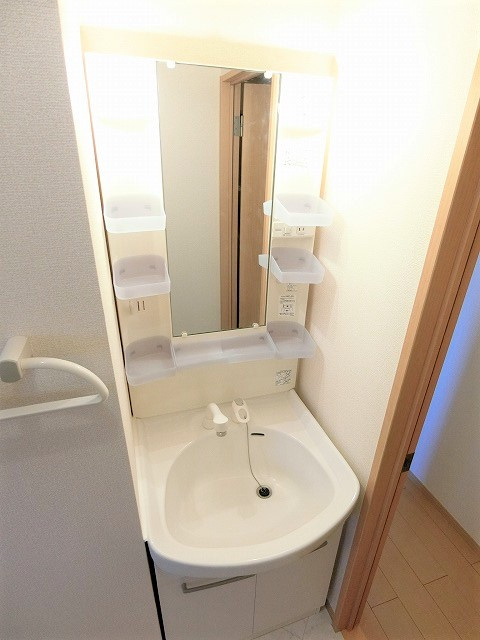 ヴァンセンヌの独立洗面台|写真は同建物の別部屋を参考に掲載しております。