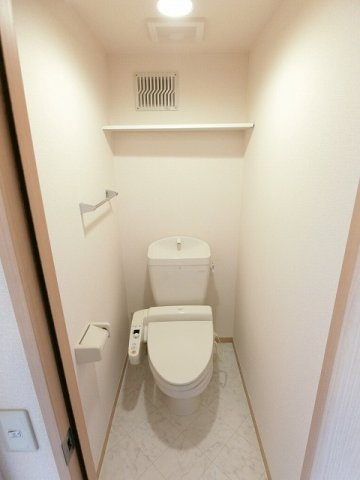 ヴァンセンヌのトイレ|写真は同建物の別部屋を参考に掲載しております。