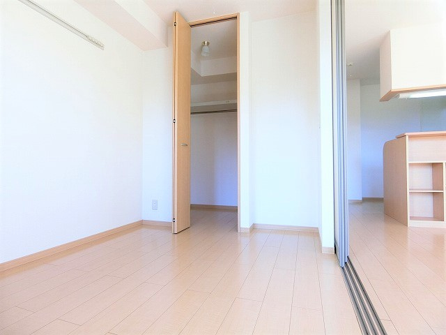 ヴァンセンヌの寝室|写真は同建物の別部屋を参考に掲載しております。