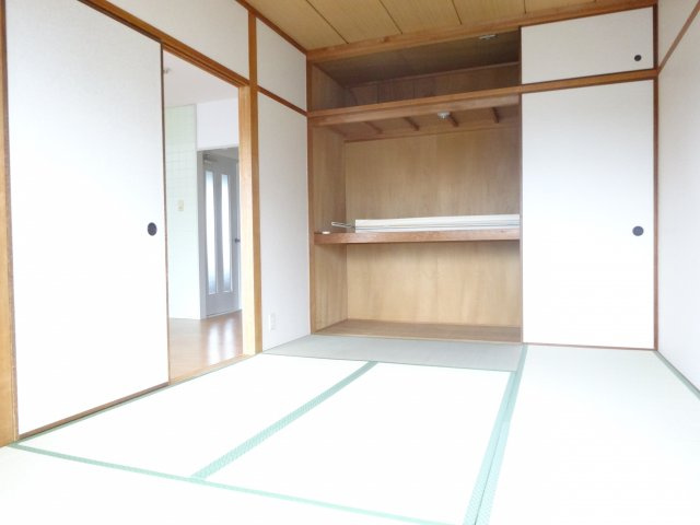 ジョイフル昭栄の和室