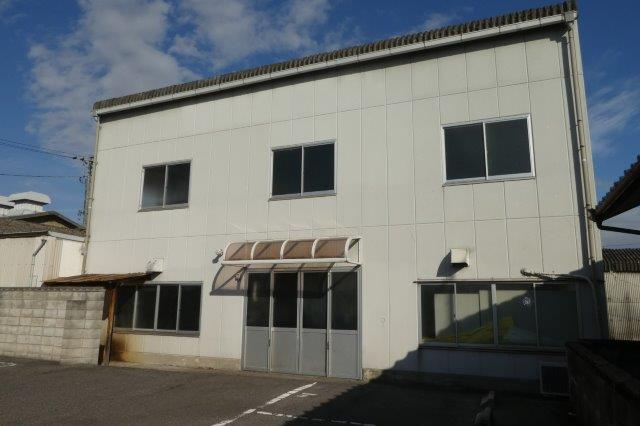 総社市真壁の倉庫の外観