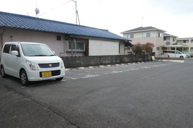 総社市真壁の倉庫の駐車場|１０台分（追加２～３台可）