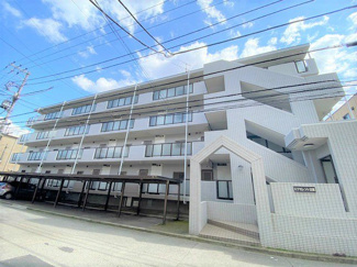 【外観】 | 2沿線利用可能な「日吉」駅より徒歩圏内！閑静な住宅地にある4階建てマンションです♪スーパーやコンビニが近くて便利な住環境です☆