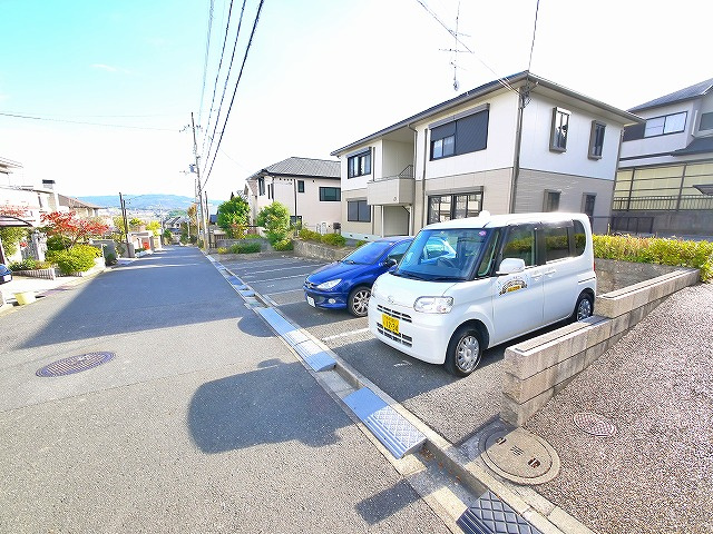 ラベリーフの駐車場|カースペースがあります
