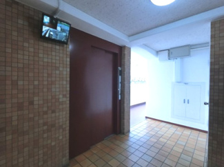 【その他共用部分】 | お買い物時やベビーカーの出し入れに便利なエレベーター付です。