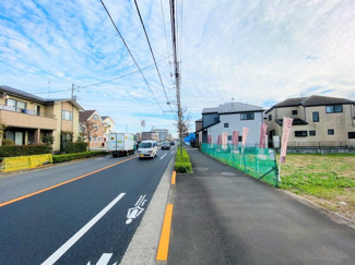 【前面道路含む現地写真】