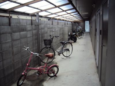 ハウスセゾン鞍馬口の駐車場|駐輪場