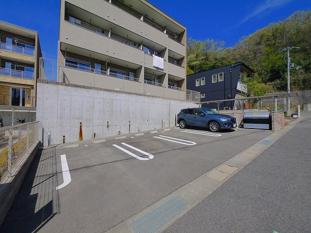 グランツ東生駒の駐車場