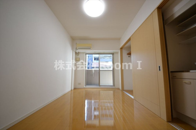 【居間・リビング】 | ジュネーゼグラン上本町 | 居間です