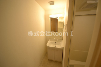 【洗面所】 | ジュネーゼグラン上本町 | 脱衣スペースもあります