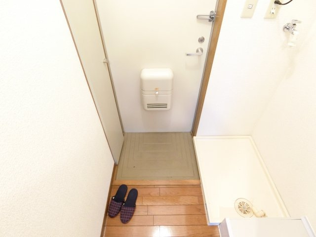 CREST-6の玄関