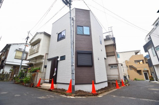 【外観】 | 北東角地の開放的なロケーションが魅力。