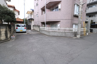 【前面道路含む現地写真】 | 東側：開発道路4.2ｍ～5ｍ（私道）