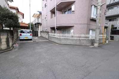 【前面道路含む現地写真】 | 柏町4　ティエラ | 東側：開発道路4.2ｍ～5ｍ（私道）