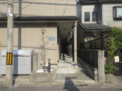 プレジール大宮のエントランス