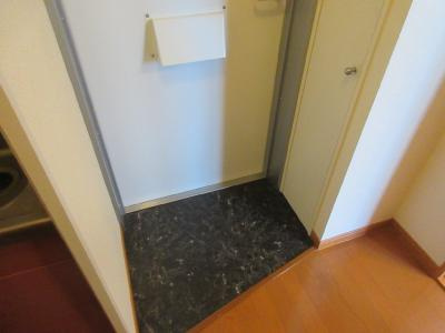 プレジール大宮の玄関