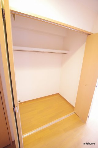 アースブルージュ　仲介手数料無料の収納