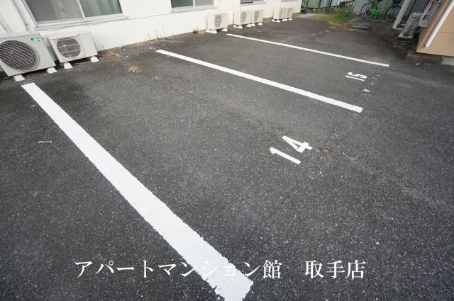 ソラーレの駐車場