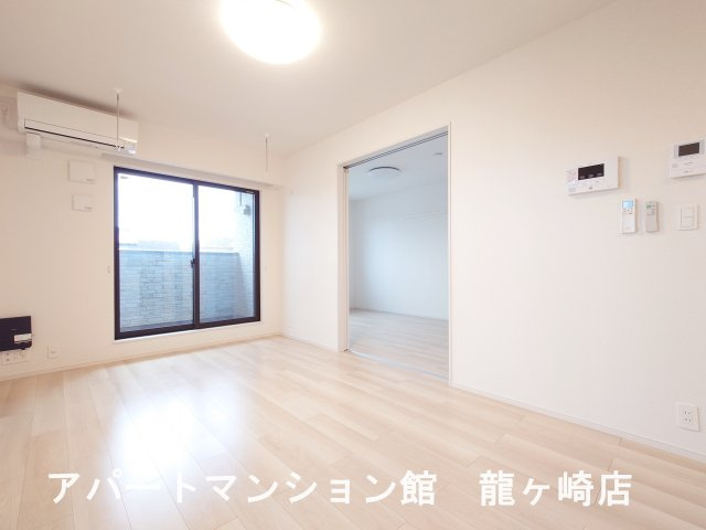 ブリッサ　カージェの居間・リビング