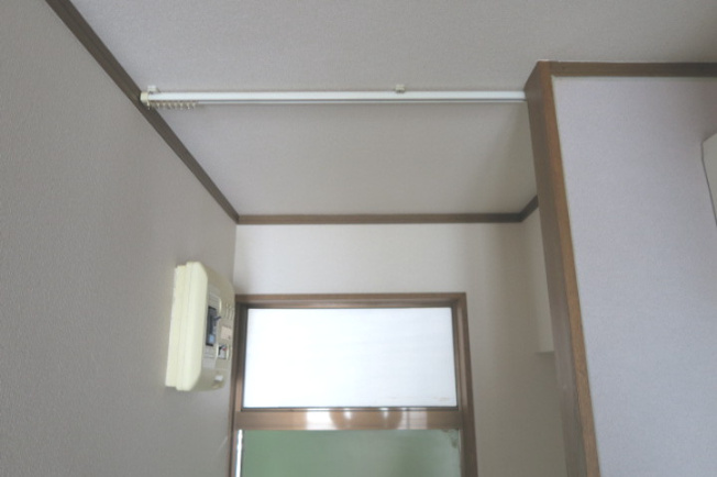 【玄関】 | ハイツオルビア | 玄関天井には、カーテンレール付きです