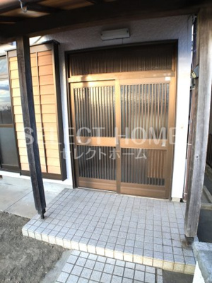 【エントランス】 | 井内町貸家 | 建物の内部です