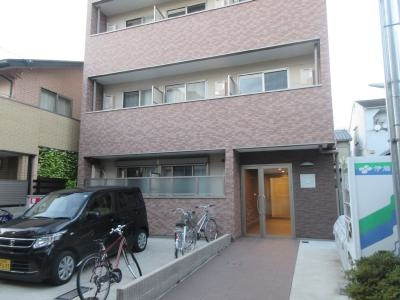 ASフラッティ葛野のエントランス