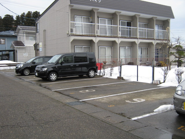 ジョリーハイツの駐車場