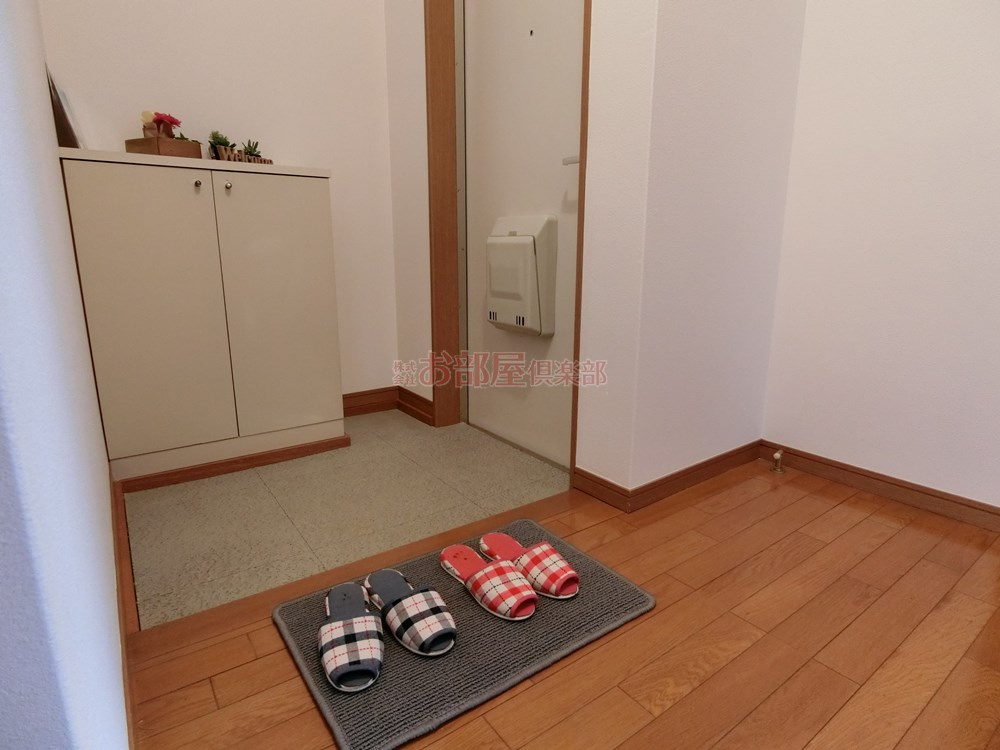 スカイハイツの玄関|明るい玄関です