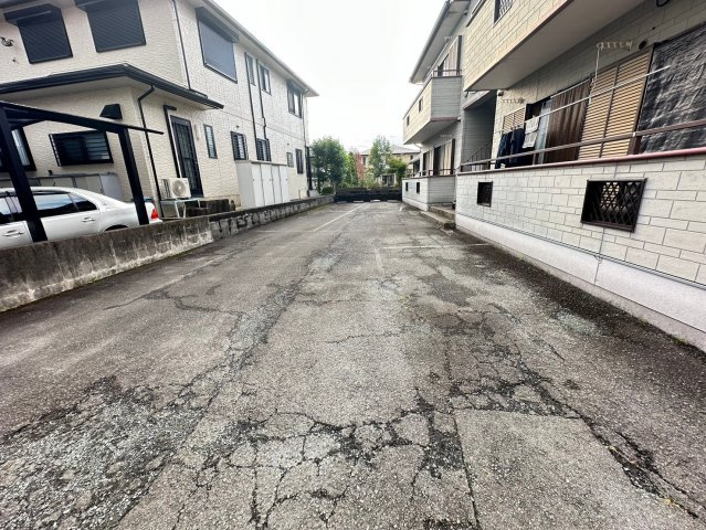 スカイハイツの駐車場|車をお持ちの方に嬉しい駐車場付きの物件です