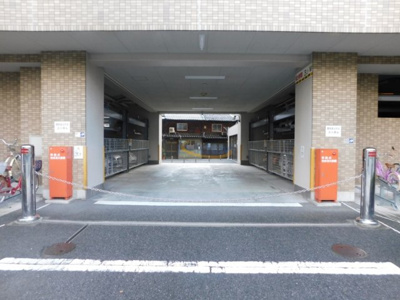 【駐車場】 | キングマンション福島V | 車をお持ちの方に嬉しい駐車場がある物件です