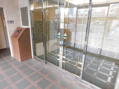 【エントランス】 | キングマンション福島V | 落ち着いたエントランスです