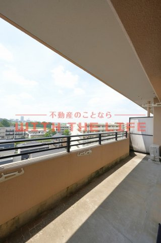 エスペランサフルール【キャッシュバック対象物件】のバルコニー|落ち着いた時間を過ごせるバルコニーです
