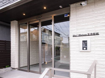 【その他共用部分】 | シャーメゾン王寺駅前 | エントランスです