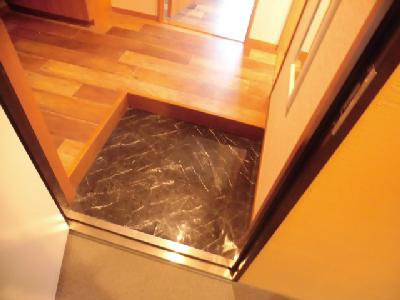 QUINT五条烏丸（クイント五条烏丸）の玄関