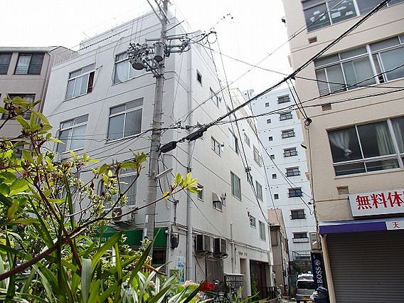 マンション神栄の外観